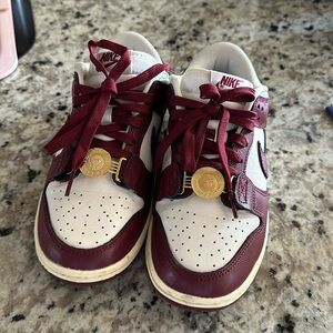 Nike Wmns Dunk Low SE 'Sisterhood - Team Red'